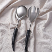 Cubiertos de servir con mango negro