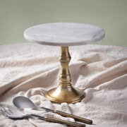 Base de mármol blanco con pie de metal dorado (s)