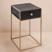 Mesita de noche negra de madera de mango