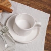 Taza de porcelana con plato