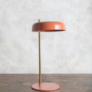 Lámpara sobre mesa esmaltada rosa antiguo