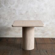 Mesa auxiliar de mármol travertino