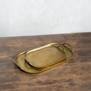 Bandejas de metal en dorado